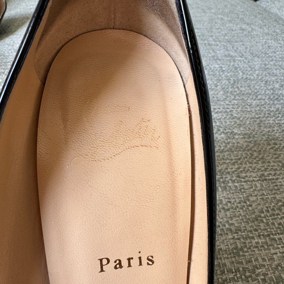 Classic Louboutin black patent heels. Size 38. - Picture 13 of 14